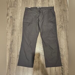 UB tech Rainier Travel Chino nwt 44Wx30L
